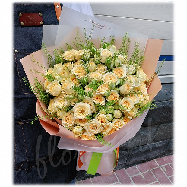 肯亞多頭小玫瑰花束香港 香港訂花送花束